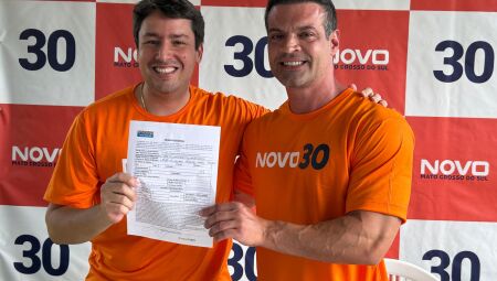 Jo&atilde;o Henrique Catan ao lado de Guto Scarpanti