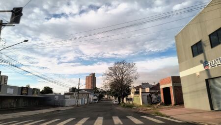 C&eacute;u amanheceu com alguns nuvens em Campo Grande