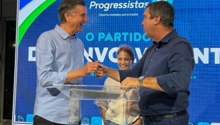 Dagoberto com Riedel durante ato de filia&ccedil;&atilde;o. 