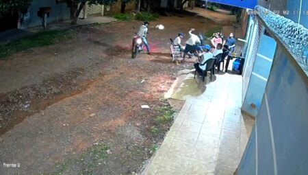 Dois homens ficam feridos em atentado em frente a conveni&ecirc;ncia em Campo Grande