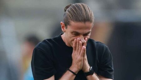 Filipe Lu&iacute;s iniciou a trajet&oacute;ria na &aacute;rea t&eacute;cnica em 2024, nas categorias de base, at&eacute; assumir o time principal