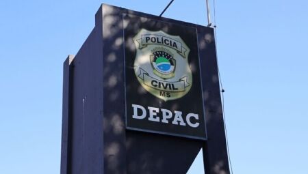 Ap&oacute;s agredir esposa, homem atira contra ela e foge em Dourados
