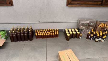 Mel ficava em uma caminhonete