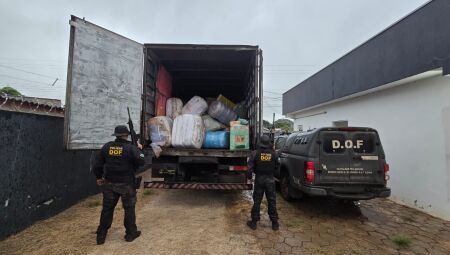 Carga apreendida pelos policiais