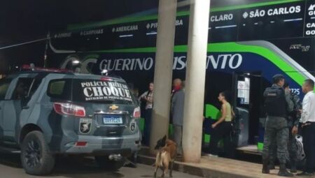 Passageiro &eacute; preso com artefatos explosivos em &ocirc;nibus em Ribas do Rio Pardo