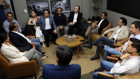 Encontro aconteceu nesta segunda-feira (23)