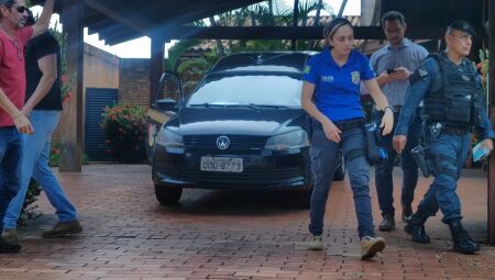 Pol&iacute;cia Civil e Per&iacute;cia no local do crime