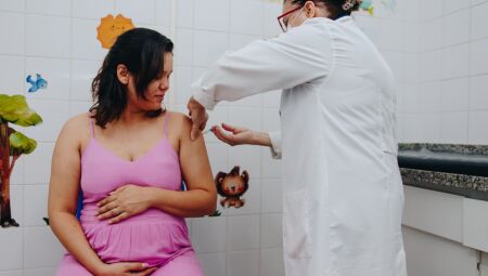 Dia D da vacina&ccedil;&atilde;o contra gripe acontece neste s&aacute;bado em unidades de sa&uacute;de e shopping da Capital