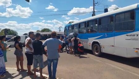 V&Iacute;DEO AGORA: Adolescentes s&atilde;o socorridas em estado grave ap&oacute;s acidente com &ocirc;nibus em Campo Grande