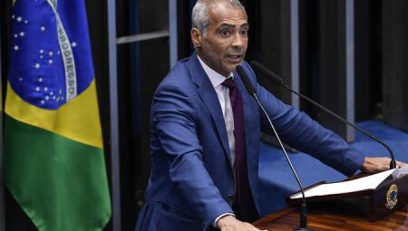 Ex-jogador anuncia volta ao Senado ap&oacute;s 4 meses de afastamento.
