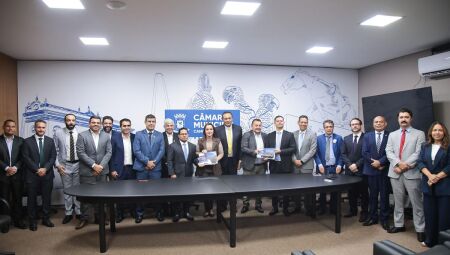 Projeto da LDO 2027 &eacute; entregue na C&acirc;mara Municipal 