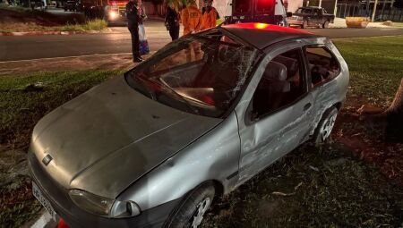 Carro ap&oacute;s o capotamento - Foto: PC de Souza
