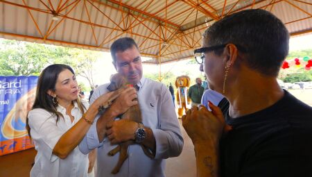 Governador e primeira-dama M&ocirc;nica Riedel no encerramento da Caravana