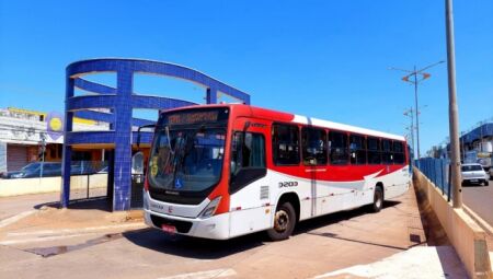 &Ocirc;nibus saindo do terminal 