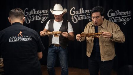 Artistas provaram o churrasco pantaneiro antes do show em Campo Grande