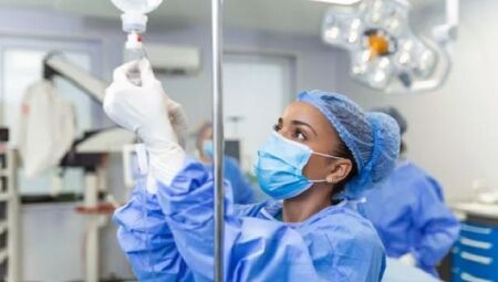 CCJ aprova redu&ccedil;&atilde;o da jornada da enfermagem para 36 horas semanais
