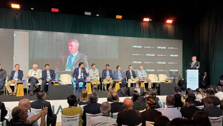 Riedel durante discurso no evento