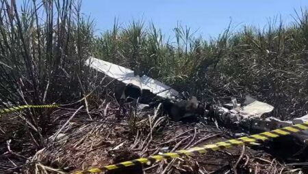 Destro&ccedil;os do avi&atilde;o monomotor Cessna