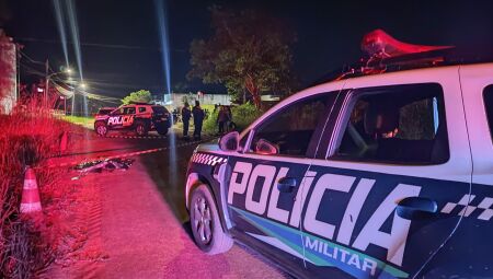 Corpo da mulher foi encontrado na rua