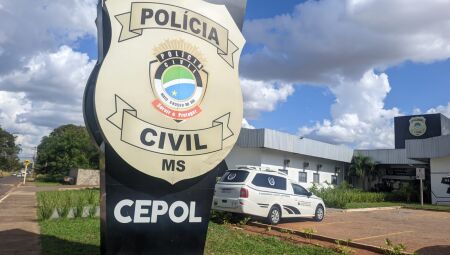 C&atilde;o farejador encontra droga em mochila na rodovi&aacute;ria e homem &eacute; preso na Capital