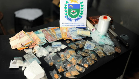 Drogas e dinheiro apreendidos na a&ccedil;&atilde;o
