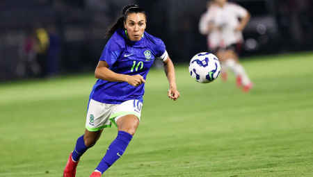 Marta est&aacute; de volta a Sele&ccedil;&atilde;o Brasileira