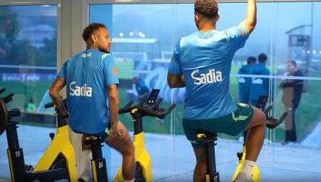 Neymar se apresentou na Granja Comary