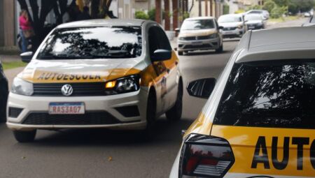 Carros de auto-escola