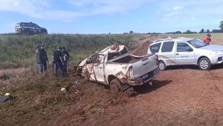 Hilux ficou completamente destru&iacute;da