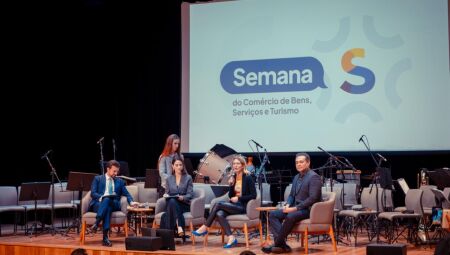 Em algumas atividades, foi necess&aacute;rio abrir salas extras com transmiss&atilde;o simult&acirc;nea