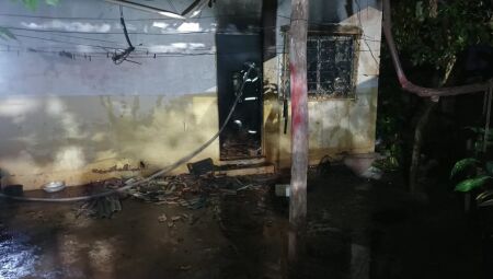 Casa ficou destru&iacute;da