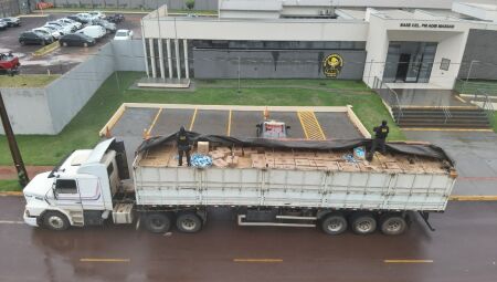 Carga de cigarro estavam na carreta