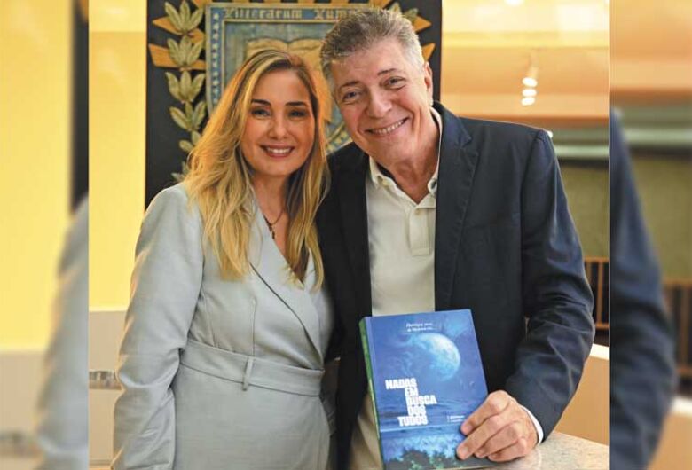 Meu amigo Henrique de Medeiros, com sua Adriana Estivalet de Medeiros, que lançou novo livro