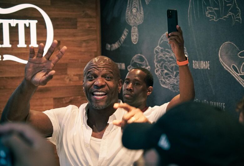 Terry Crews visitou o Mercadão de São Paulo nesta sexta-feira
