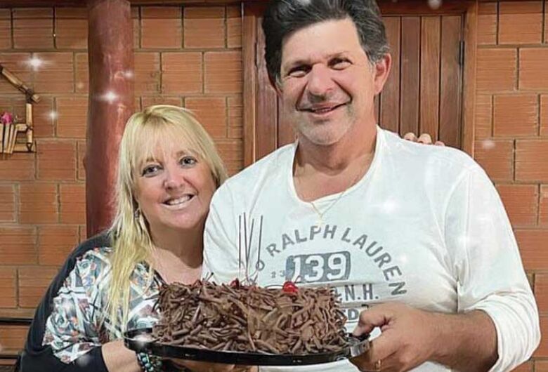 O pecuarista e agricultor João Kelvin comemorou sua troca de idade dia 03 passado em sua Estância Campo Alegre no aconchego da família. Na foto com sua Eva Oliva. Felicidades.
