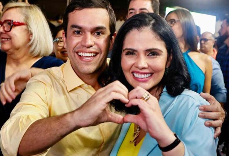 Na foto, Beto Pereira e Grazielle Machado que foram colegas no parlamento como deputados estaduais. No próximo domingo, Beto concorre para prefeito e Grazielle para vereadora. Dois jovens competentes que merecem a nossa confiança para fazer a diferença po