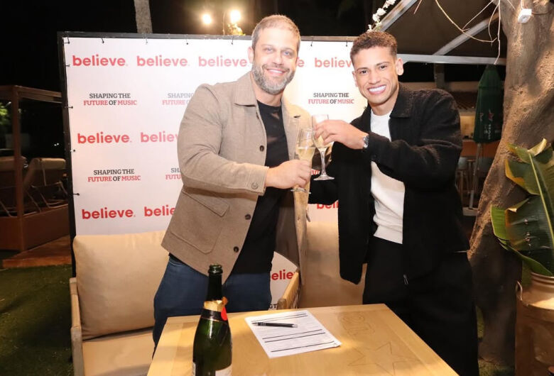 Jaime Costa (General Manager, Believe Brasil e Portugal) e Manim / Crédito: @luollivefotografia