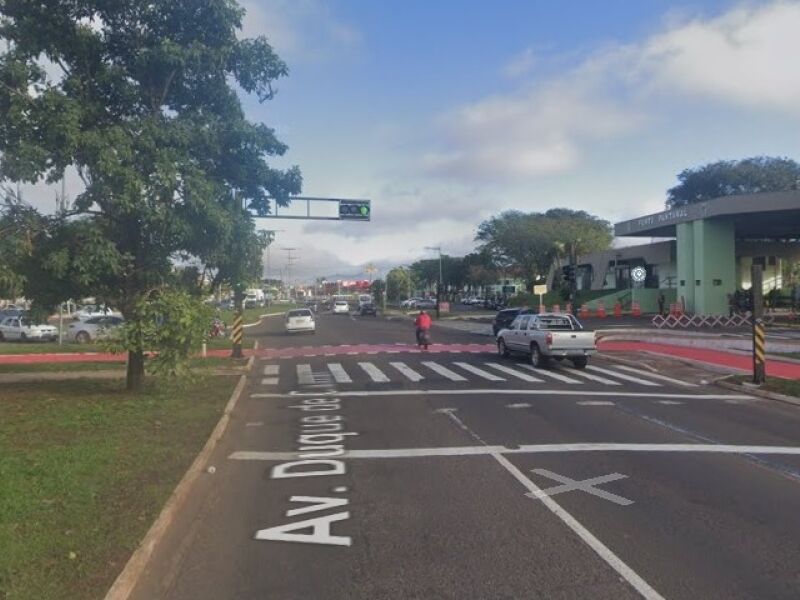 Ciclista Fica Em Estado Grave Ap S Ser Atropelado Por Caminh O Na Duque