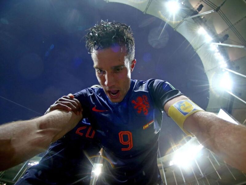 Holanda surpreende Espanha com goleada e vinga 2010