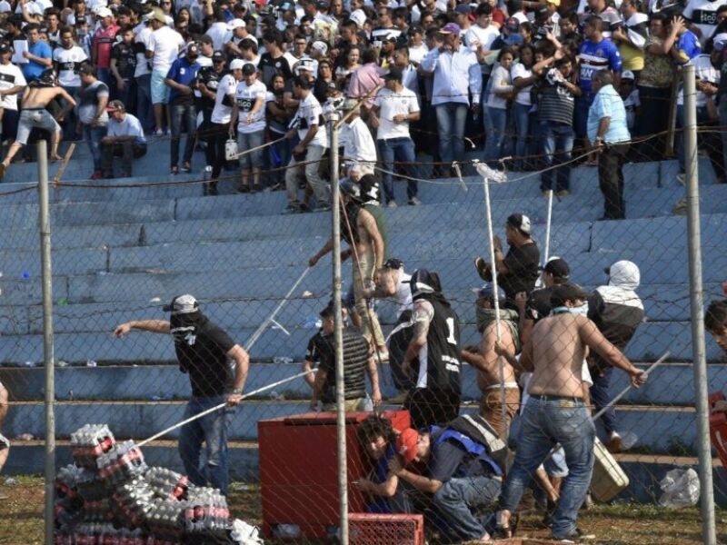 Vídeo: Briga Entre Torcedores Deixa Seis Feridos Na Fronteira - JD1 ...