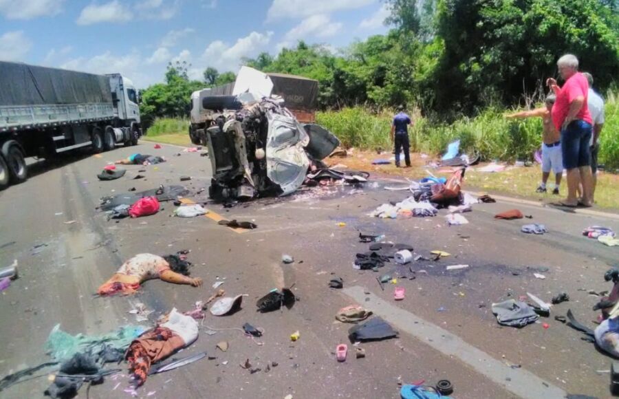 Imagens fortes Acidente em rodovia deixa três vítimas fatais JD Notícias