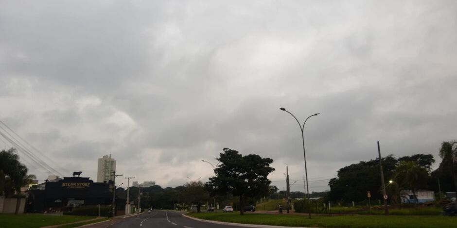 Tempo nublado e chuvoso em Campo Grande