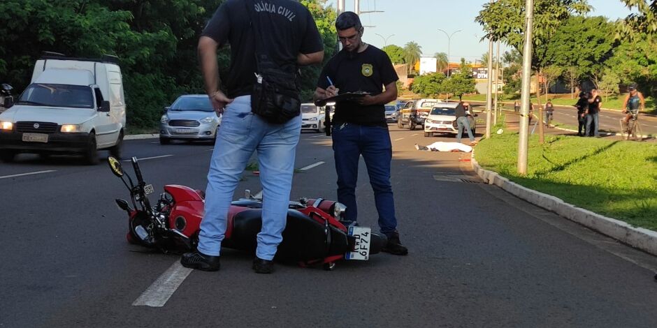 AGORA: Motociclista morre ao bater contra poste na Lúdio Martins Coelho