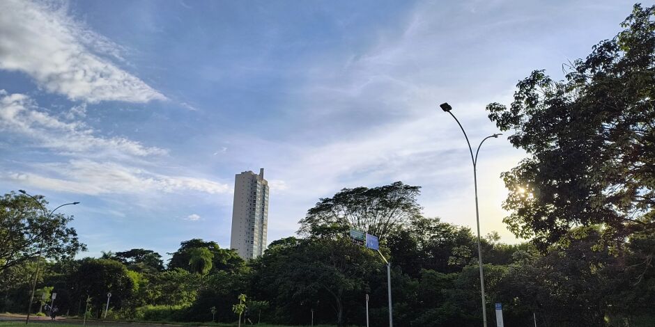Tempo amanheceu ensolarado