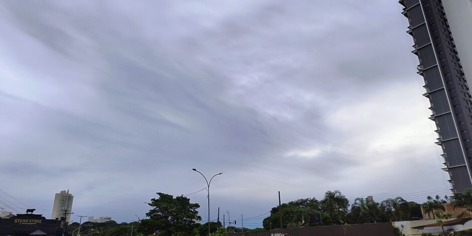Dia come&ccedil;ou chuvoso em Campo Grande