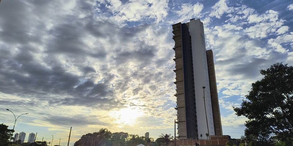 Dia promete ser quente e de bastante calor