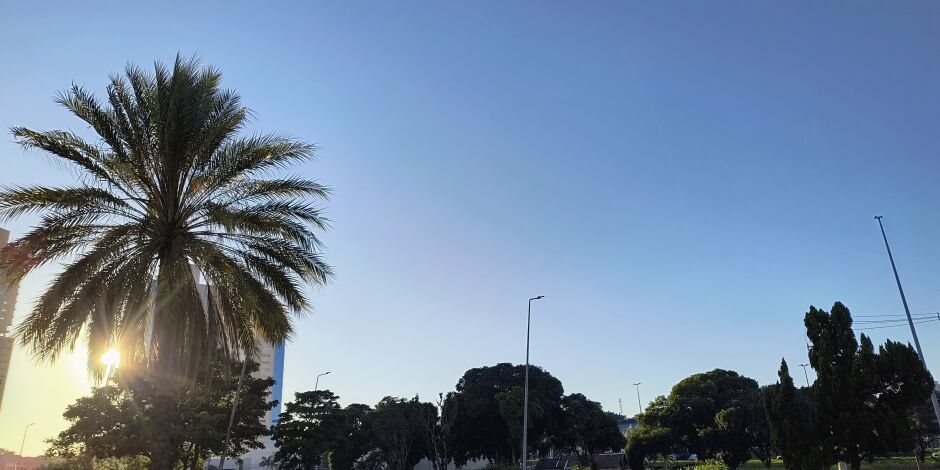 Tempo amanheceu azul e ensolarado em Campo Grande