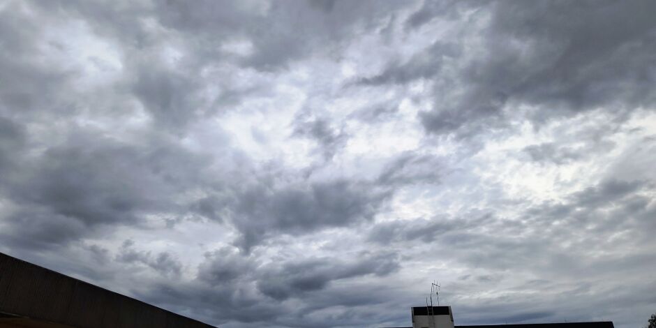 Dia come&ccedil;ou nublado em Campo Grande