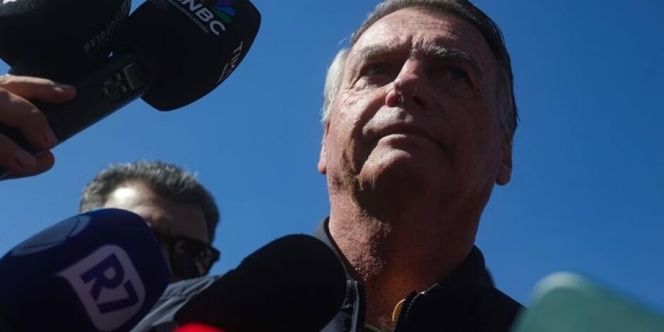 STF forma maioria para manter tornozeleira de Bolsonaro