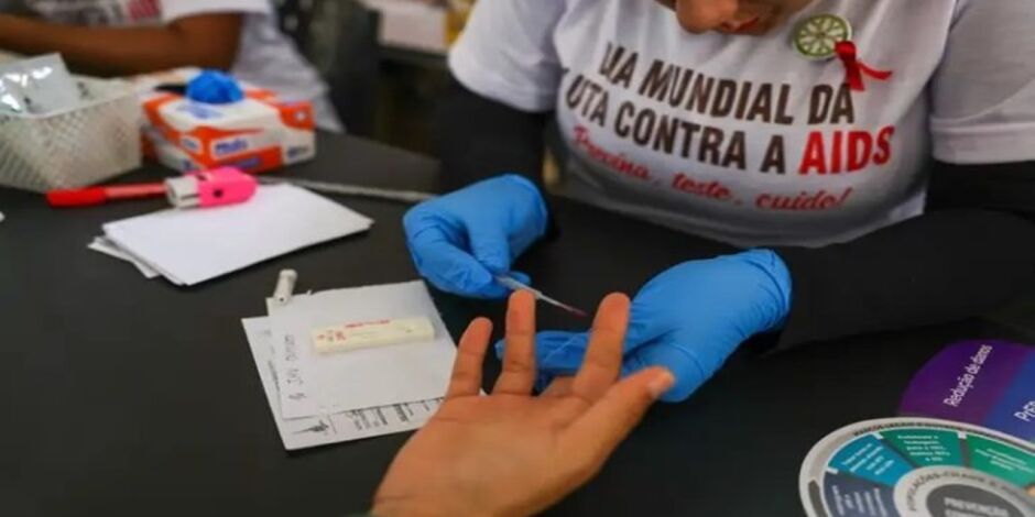 Testagem no mês do Dezembro Vermelho